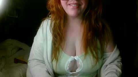 Snapshot of scarletsiren1996 chatting on April 21, 2:48 am BabyEmber online show from April 21, 2:48 am