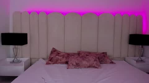 scarlett__noir online show from December 19, 7:10 pm