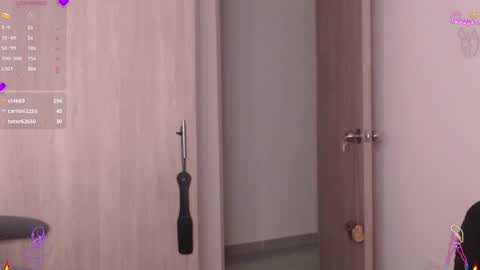 Snapshot of scarlett_diamond chatting on February 11, 1:54 am Scarlett Thumb up please help me 100 its important online show from February 11, 1:54 am