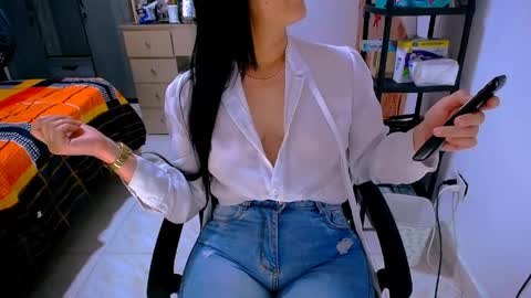 Snapshot of scarlett_sex2 chatting on May 11, 6:05 pm scarlet online show from May 11, 6:05 pm