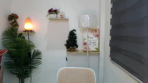 Snapshot of scarlett_sofia69 chatting on February 21, 6:25 am online show from February 21, 6:25 am