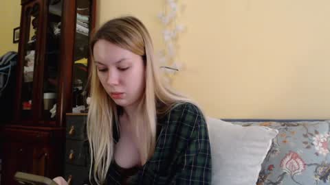 Snapshot of scarlettford chatting on December 28, 12:45 pm Scarlett online show from December 28, 12:45 pm