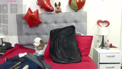 Snapshot of scarlettgreen_ chatting on December 5, 11:41 am Scartt online show from December 5, 11:41 am