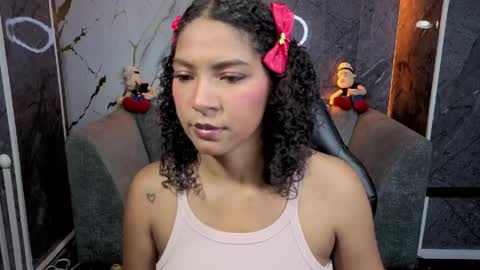 Snapshot of scarletth_b chatting on March 30, 3:40 am Scarletth b online show from March 30, 3:40 am