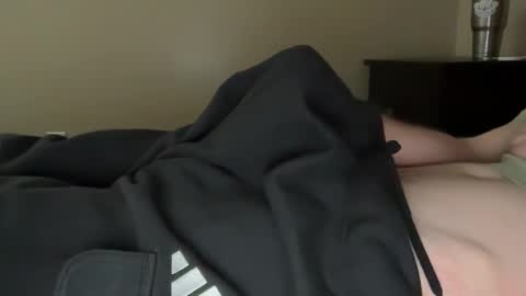 Snapshot of scb894682 chatting on May 7, 10:48 pm Skinny College Boy online show from May 7, 10:48 pm