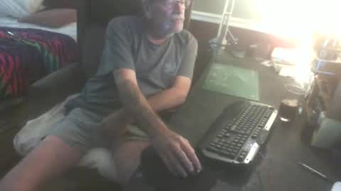 Snapshot of scotsman_62 chatting on March 11, 7:58 am scotsman_62 online show from March 11, 7:58 am