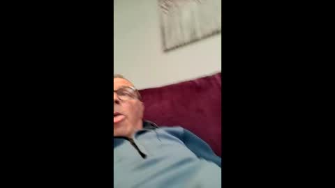 sealofapproval1 online show from March 15, 3:29 pm