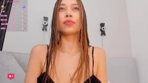 Snapshot of seattle_rousse chatting on December 15, 12:53 pm Rosie online show from December 15, 12:53 pm