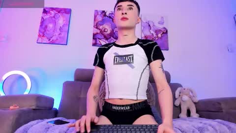     .  INDEPENDENT MODEL online show from March 24, 3:17 pm