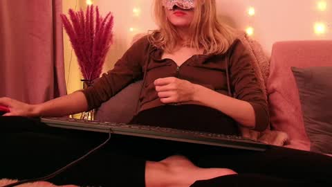 Anni online show from December 23, 10:33 pm