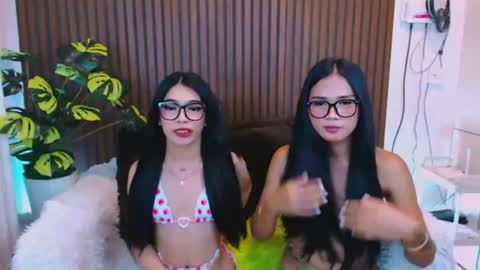 Snapshot of seducing_eve chatting on August 3, 6:33 pm Mika online show from August 3, 6:33 pm