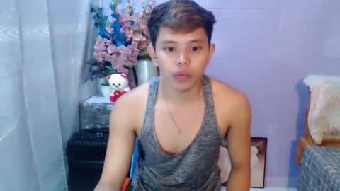 Max online show from May 15, 11:01 pm