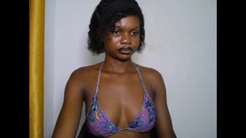 seductive_sugar247 online show from May 5, 5:15 am