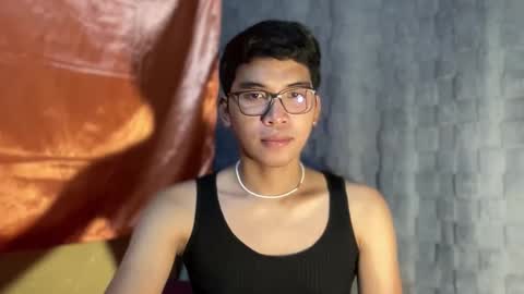 Snapshot of seductive_william chatting on November 18, 4:00 pm William online show from November 18, 4:00 pm