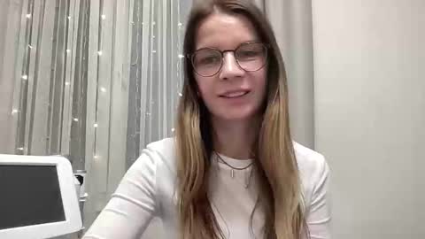Snapshot of selamiyaa chatting on April 8, 2:28 pm selamiyaa online show from April 8, 2:28 pm