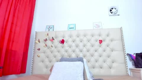 selena_beautyy online show from April 18, 8:09 pm