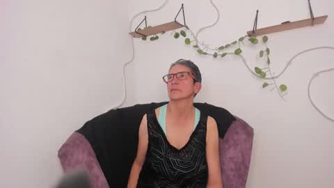 Selena online show from November 19, 6:52 pm