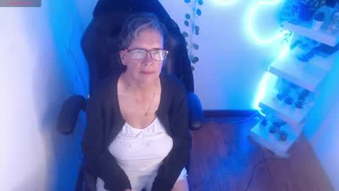 Snapshot of selena_ferreira chatting on June 8, 7:25 pm Selena online show from June 8, 7:25 pm