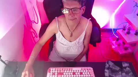 Snapshot of selena_ferreira chatting on July 8, 8:46 pm Selena online show from July 8, 8:46 pm