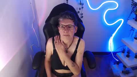 Snapshot of selena_ferreira chatting on July 16, 8:37 pm Selena online show from July 16, 8:37 pm