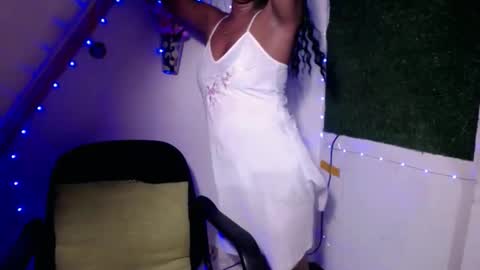 selena_fox2000 online show from May 25, 5:19 pm