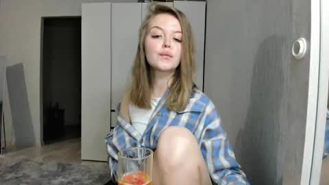 selenagentle online show from May 14, 1:40 pm