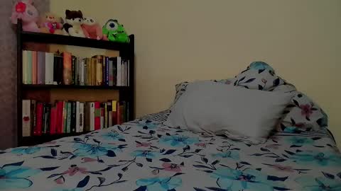 Snapshot of selene_hebe chatting on April 25, 2:14 am selene_hebe online show from April 25, 2:14 am