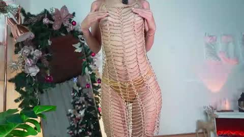 Snapshot of selene_starkk chatting on December 20, 11:01 pm Sel Your Little butterfly online show from December 20, 11:01 pm