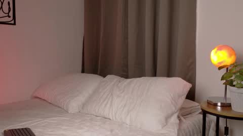 Snapshot of selenenova chatting on February 18, 10:17 pm Selene Nova online show from February 18, 10:17 pm