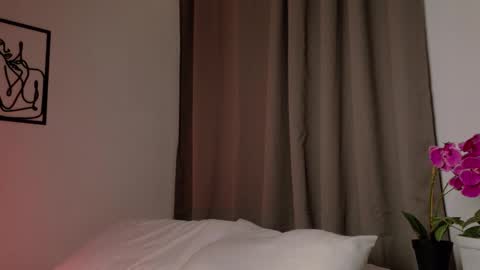 Snapshot of selenenova chatting on February 26, 6:07 pm Selene Nova online show from February 26, 6:07 pm