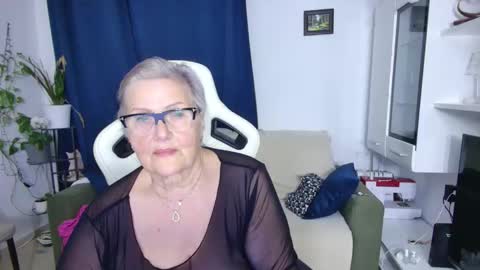 Selenna online show from April 18, 5:28 pm