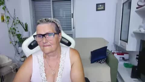 Selenna online show from June 1, 5:47 pm
