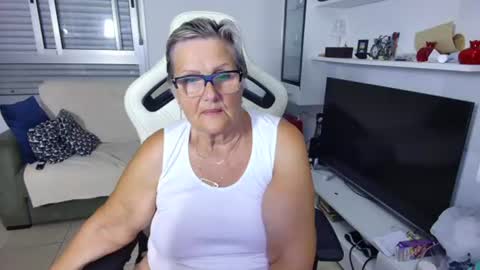 Selenna online show from June 25, 5:17 pm