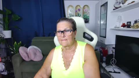 Selenna online show from August 3, 5:16 pm