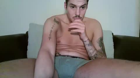 Snapshot of selfsklover chatting on December 8, 11:51 pm OF Selfloverr1 online show from December 8, 11:51 pm