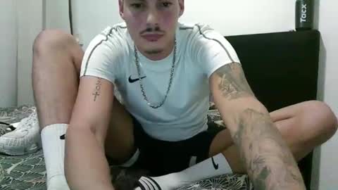 Snapshot of selfsklover chatting on October 18, 10:54 pm OF Selfloverr1 online show from October 18, 10:54 pm