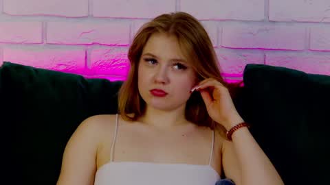 SelinSwarovski online show from February 6, 11:15 pm