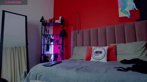 Snapshot of sellashine chatting on February 25, 1:52 am Nicole online show from February 25, 1:52 am