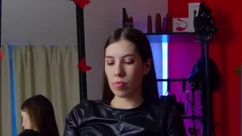 Snapshot of sellashine chatting on February 3, 6:22 am Nicole online show from February 3, 6:22 am