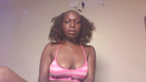 Snapshot of sellinprencess2 chatting on March 18, 7:17 pm verah online show from March 18, 7:17 pm