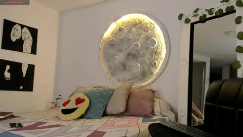 Selyn online show from April 16, 11:11 am