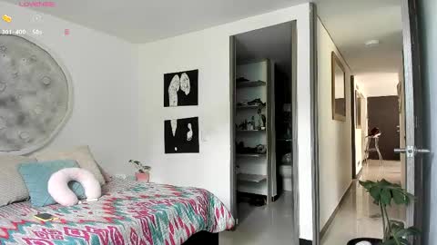 Selyn online show from June 2, 2:08 pm