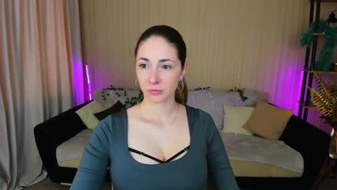 sensitiveheartt online show from September 9, 11:32 am