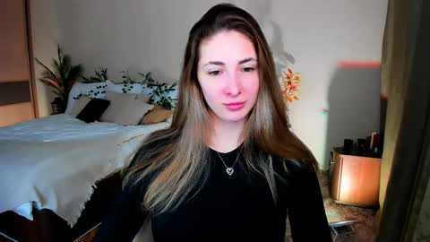 sensitiveheartt online show from November 17, 7:30 pm