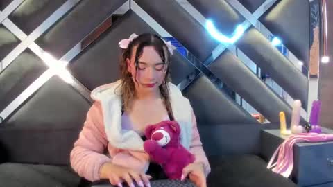 seraphine_nyx online show from June 13, 3:59 am