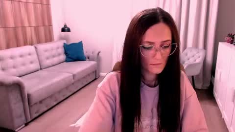 Snapshot of serena_8 chatting on August 7, 10:17 am Serena online show from August 7, 10:17 am