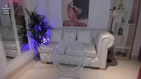 Snapshot of serena___ chatting on September 25, 3:21 am serena___ online show from September 25, 3:21 am