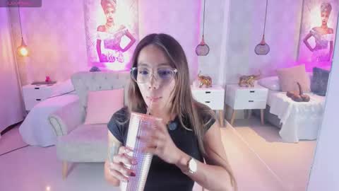 Snapshot of serena___ chatting on November 19, 3:17 am serena___ online show from November 19, 3:17 am