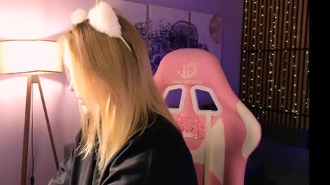 Serena online show from April 3, 11:41 am