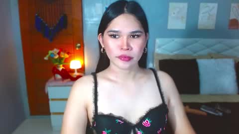 serenastra online show from March 3, 1:01 am